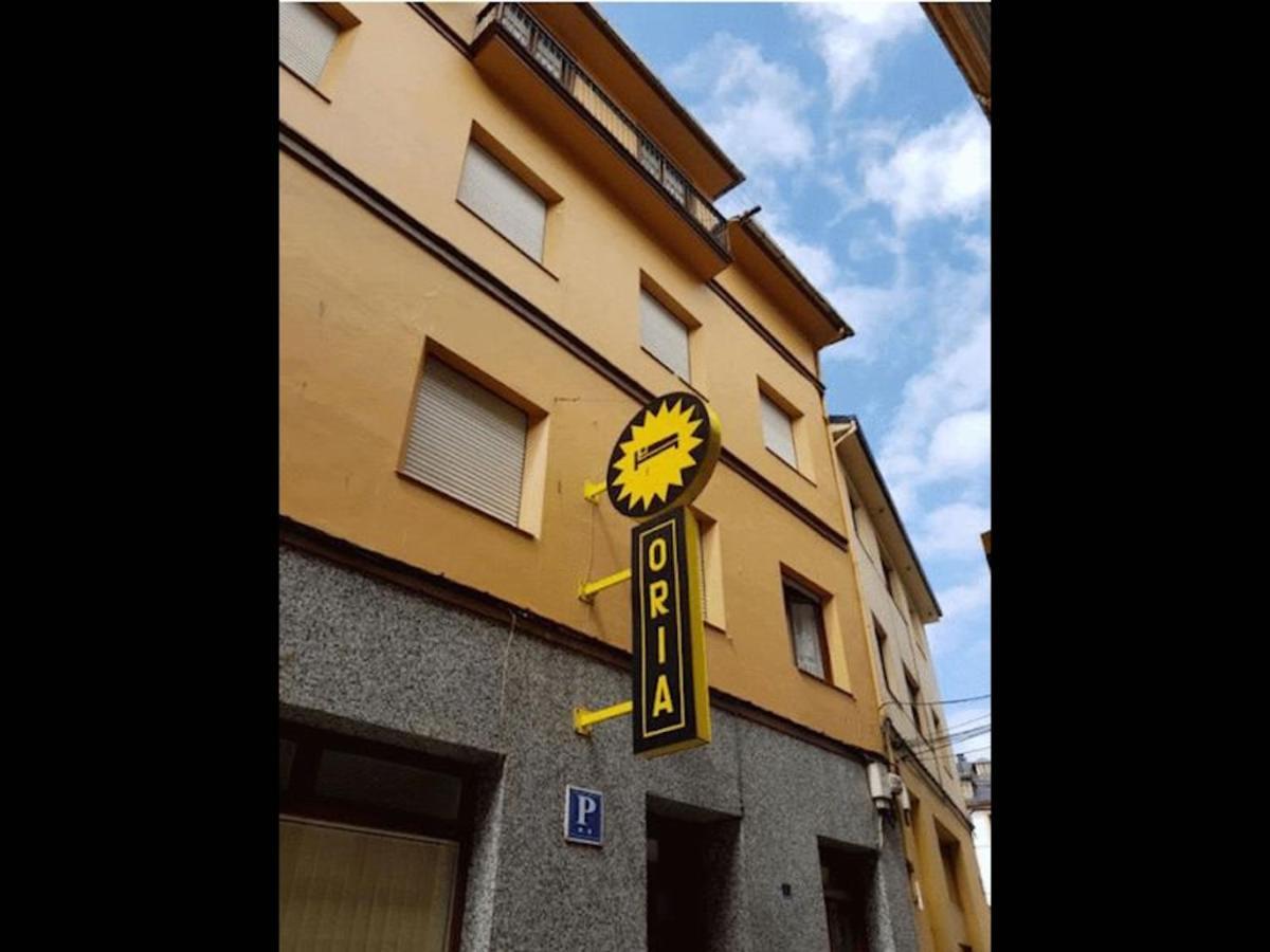 Room In Lodge - Double And Single Room - Pension Oria 2 Luarca Exterior foto